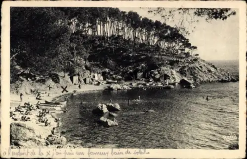 Ak Toulon Var, Küstenlandschaft, Badegäste, Boote, Bäume, Sonne, Felsen, Wasser
