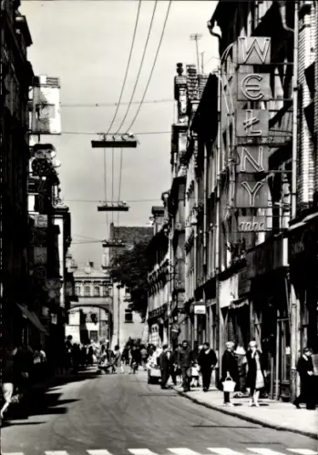 Ak Jelenia Góra Hirschberg Riesengebirge Schlesien, Straßenpartie, Geschäfte