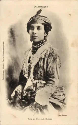 CPA Martinique, Type et Costume Creole