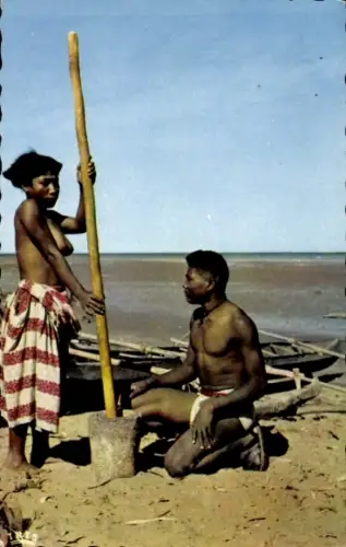 CPA Madagascar, Pilonnage du riz