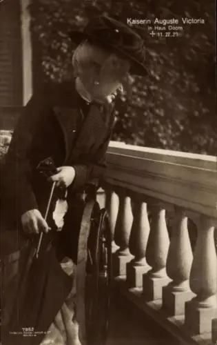 Ak Kaiserin Auguste Viktoria, Exil im Haus Doorn, Rollstuhl, Liersch 7952