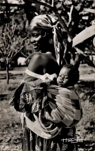 Ak Guinea, Junge Mutter mit Kind