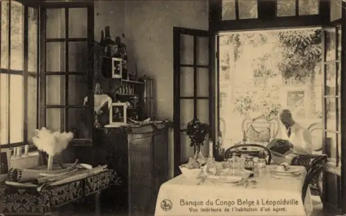 Ak Kinshasa Léopoldville DR Kongo Zaire, Innenansicht einer Agentenwohnung, Tisch gedeckt, Bücher