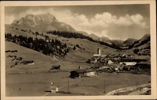 Ak Lech am Arlberg Vorarlberg, Berglandschaft, Dorfansicht,  Vorarlberg