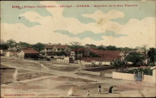 Ak Dakar Senegal,  Rue Vincens, Häuser, Straße, Wolken