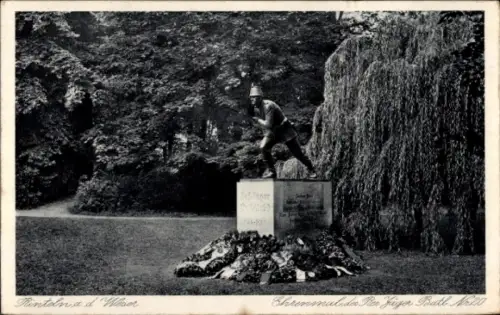 Ak Rinteln an der Weser, Ehrenmal des Res. Jäger-Batl. Nr. 20