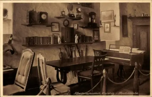 Ak Leisnig in Sachsen, Studiensaal des Altertumsmuseums, Möbel, Uhren, Bücher