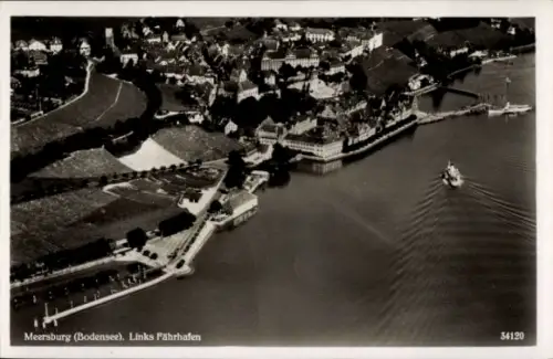 Ak Meersburg im Bodenseekreis Baden Württemberg, Fliegeraufnahme, Fährhafen