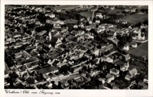 Ak Weilheim Oberbayern, Luftaufnahme von Weilheim, Stadtansicht,  Architektur, schwarz-weiß