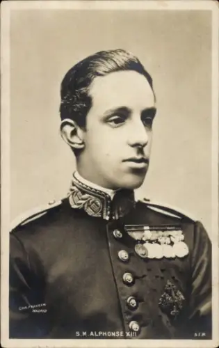 Ak Alfonso XIII, Alphonse XIII, König Alfons von Spanien, Portrait