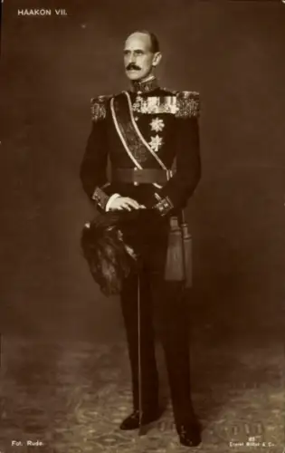 Ak König Haakon VII von Norwegen, Portrait in Uniform