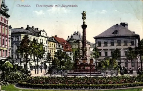 Ak Chemnitz in Sachsen,  Theaterplatz, Siegessäule,  Architektur, Grünanlagen