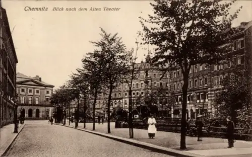 Ak Chemnitz in Sachsen, Blick auf den Theaterplatz, Alte Theater, Gebäude, Bäume, Straßenansicht