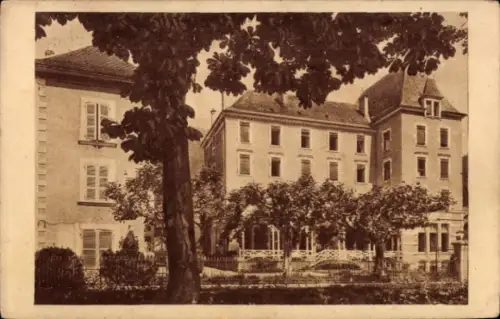 Ak Uriage les Bains Isère, Historisches Hotel, Bäume im Vordergrund, ruhige Atmosphäre