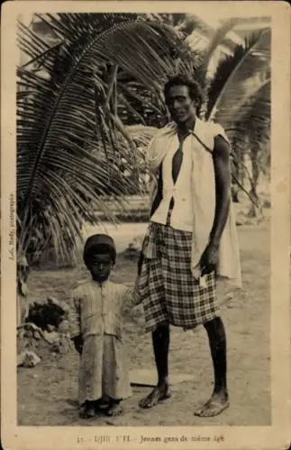 CPA Djibouti Djibouti, Jeunes gens de même âgé