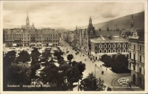 Ak Sundsvall Schweden,  Storgatan, Torget,  Architektur, Menschen auf der Straße