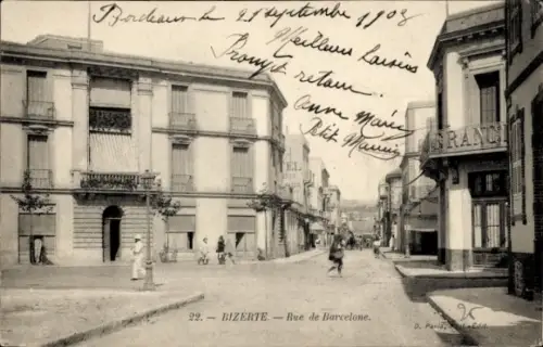 Ak Bizerte Tunesien, Blick auf die Rue de Barcelone,  Menschen auf der Straße, 