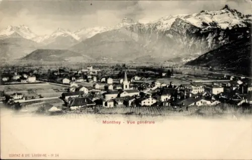 Ak Monthey Kanton Wallis Schweiz, Berglandschaft, Stadtansicht, schneebedeckte Berge, Häuser