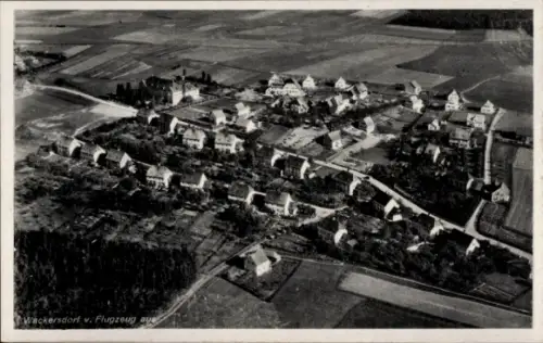 Ak Wackersdorf in der Oberpfalz, Luftaufnahme von  Häuser, Felder, klare Sicht