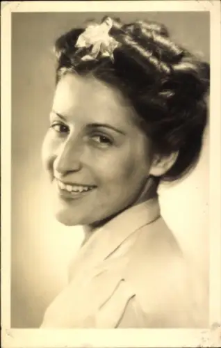 Foto Ak Porträt einer jungen Frau