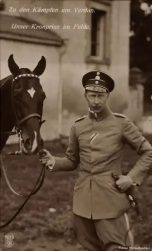 Künstler Ak Kronprinz Wilhelm, Porträt in Uniform, Pferd, Kämpfe um Verdun