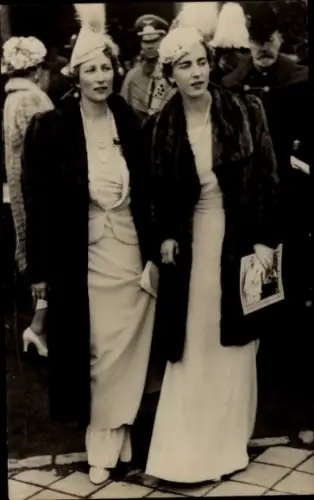 Ak Kronprinzessin Märtha mit Prinzessin Ingrid von Schweden