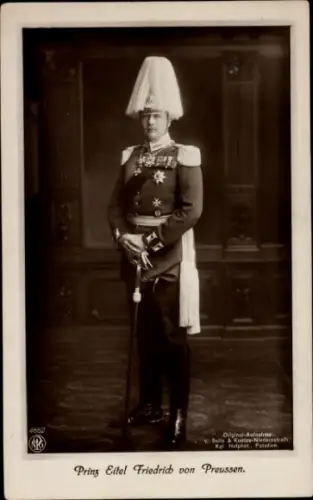 Ak Eitel Friedrich Prinz von Preußen, Standportrait in Uniform, Orden