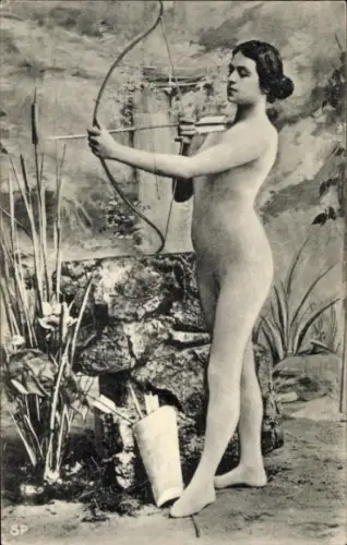 Ak Ganzkörperportrait einer nackten Frau mit Pfeil und Bogen