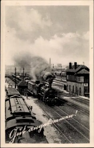 Ak Gut angekommen, Eisenbahn im Bahnhof, Dampflokomotive