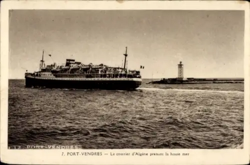 Ak Port Vendres Pyrénées Orientales, Dampfschiff verläßt Hafen
