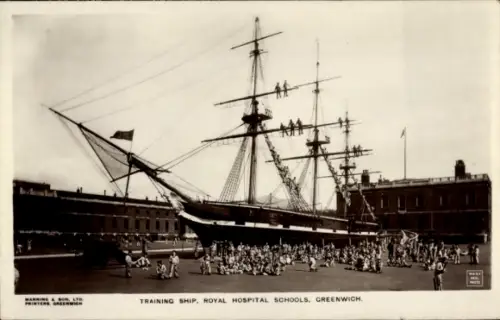 Ak Schulschiff der Royal Hospital Schools im Hafen in Greenwich