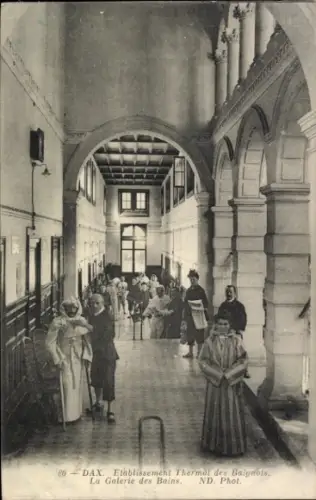 Ak Dax Landes, Thermalbad, Galerie des Bains,  Architektur, Menschen in Renaissancekleidung