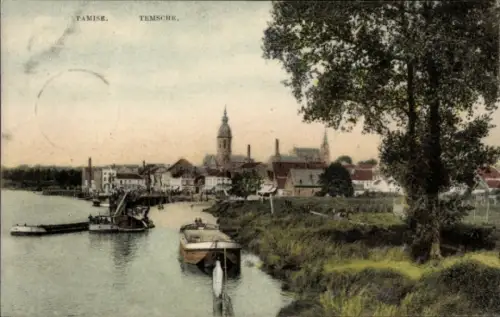 Ak Tamise Temse Temsche Ostflandern, Flusslandschaft, Boote, Stadtansicht, Kirchturm