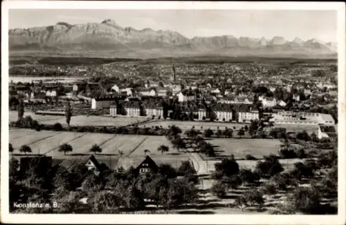 Ak Konstanz am Bodensee, Landschaft von  Berge im Hintergrund, Stadtansicht, keine Personen