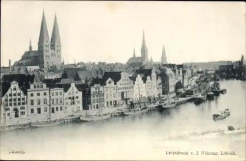 Ak Hansestadt Lübeck,  Lichtdruck, Stadtansicht, Fluss, Schiffe, Türme