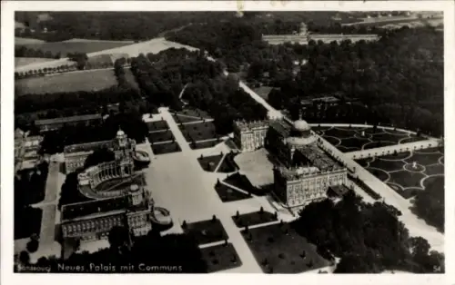 Ak Potsdam, Fliegeraufnahme, das Neue Palais mit Communs