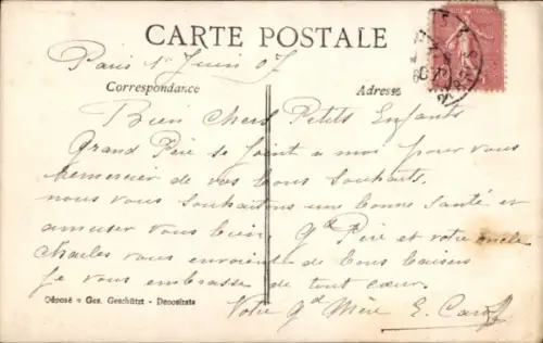 Ak Zwei Mädchen mit Puppe, Rosen