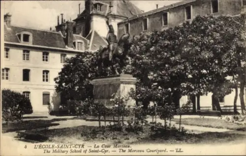 Ak Saint Cyr l'Ecole Yvelines, Ecole de Saint-Cyr, La Cour Marceau