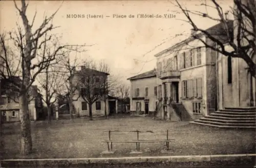 Ak Meyzieu Isère, Mions, Platz vor dem Hôtel de Ville, ruhige Szenerie, Bäume, Gebäude