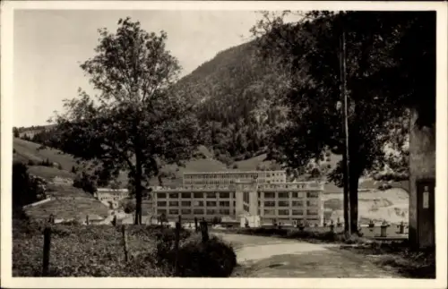 Ak Morez de Jura, Ecole Nationale d'Optique, Gebäude, Natur, Berge