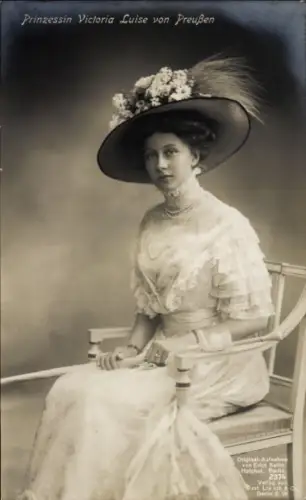 Ak Prinzessin Victoria Luise von Preußen, Portrait mit Hut