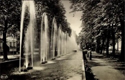 Ak Dresden Altstadt, Brunnen, Parklandschaft, Bäume, Internationale Hygiene-Ausstellung 1930