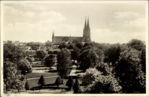 Ak Skara Schweden, SKARA Stadsparken, Domkyrkan, Bäume, Parklandschaft
