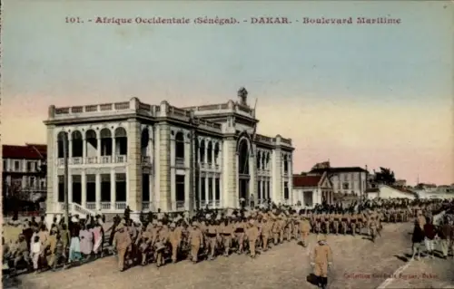Ak Dakar Senegal, Boulevard Maritime, Menschenmenge,  Gebäude, Kolonialzeit