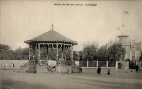 Ak Saint Louis Senegal, Musikpavillon auf dem Platz