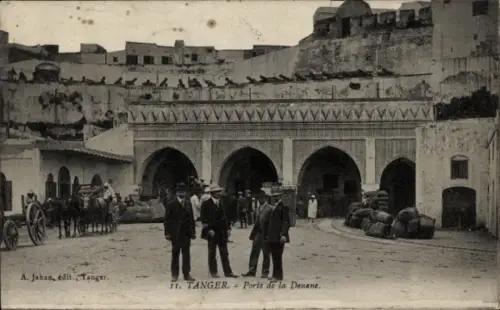 Ak Tanger Marokko, Porte de la Deuane,  Menschen, Karren,  Szenerie