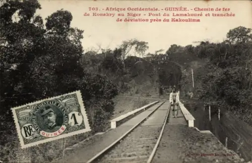 Ak Conakry Konakry Guinea, Eisenbahnstrecke, Gleise, Mann