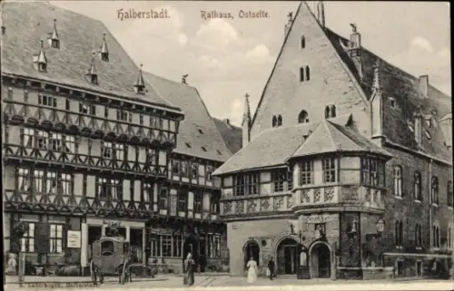 Ak Halberstadt am Harz,  Rathaus, Ostseite,  Architektur