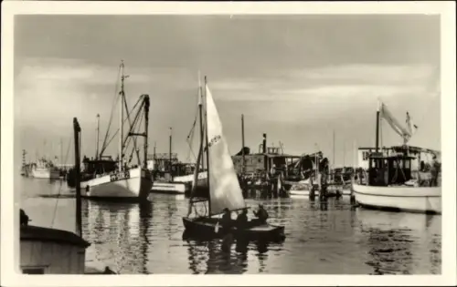 Ak Ostseebad Warnemünde Rostock, Hafenbild, Schiffe