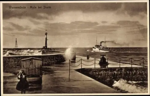 Ak Ostseebad Warnemünde Rostock, Mole bei Sturm, Schiff